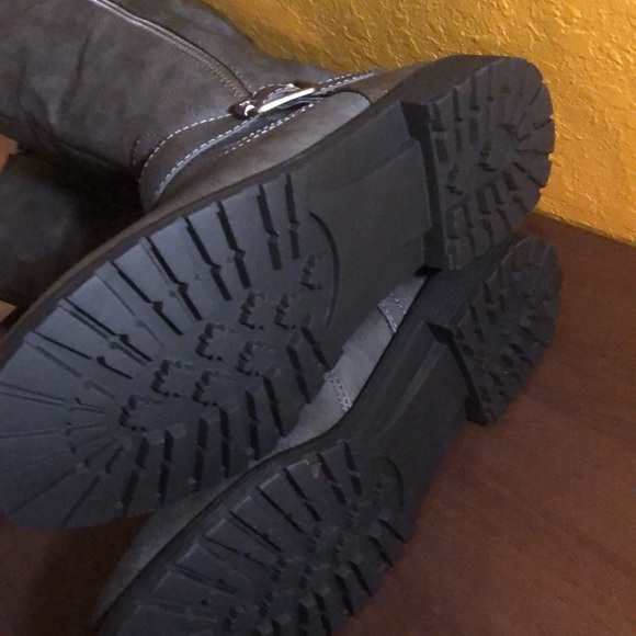 Size 7.5 tall Grey boots cute with dresses, nwot or box never worn by just fab - Picture 4 of 5